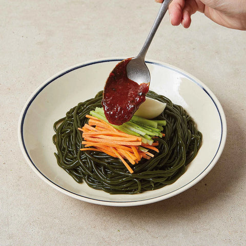 taste and try 3 mixed set Korean Seaweed & Kelp Noodle and Tofu noodle Set with Soba and Bibim Sauce 3종 세트 혼합 소바 소스 미역국수 & 비빔 소스 다시마 국수 세트 - 모든 국수와 소스를 맛보세요