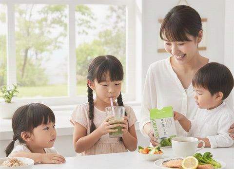 a family drinking aojiru together at the dining table