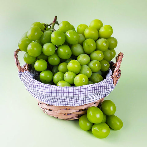 Shine Muscat Premium Grapes (2kg) / 한국 직송 샤인머스켓 2박스(2-3송이) 2kg